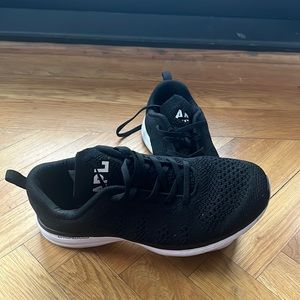 APL Size 8 Black Men’s Sneaker